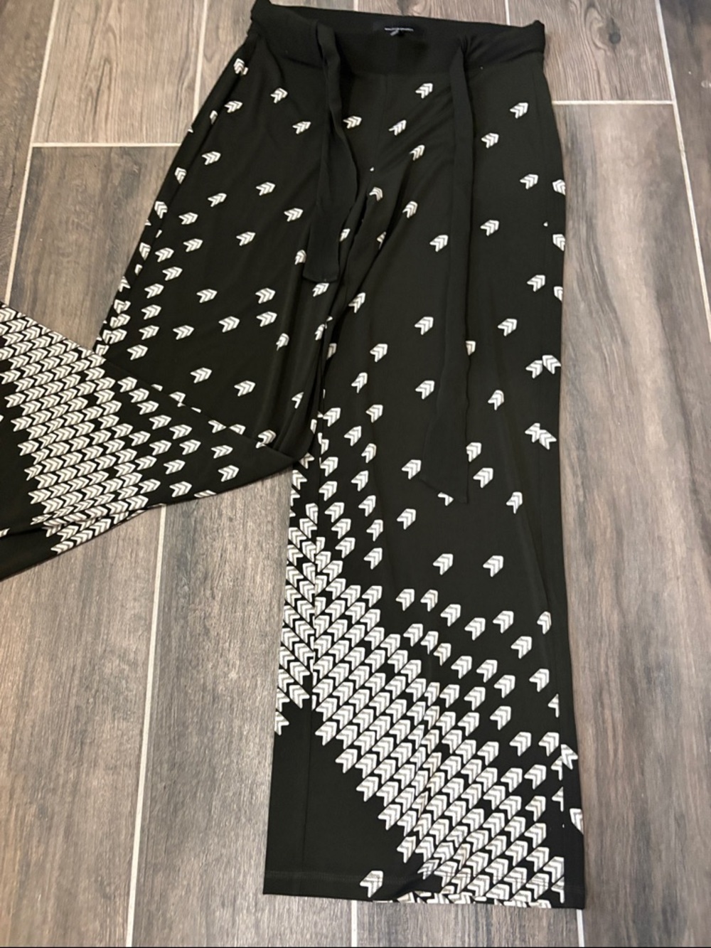 Dark Green Wide-Leg Printed Palazzo Pants - White Arrow Pattern